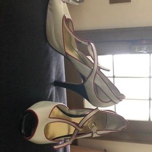 Rarely worn Worthington Red&White heels.